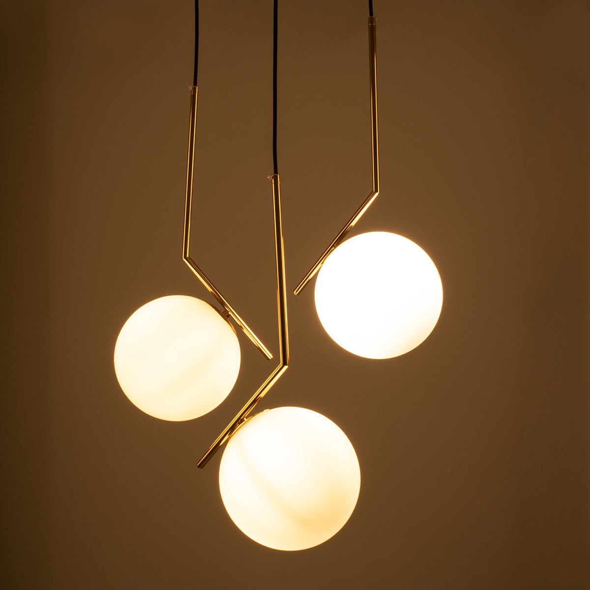GLOBOSTAR® MONROE 00953 Μοντέρνο Κρεμαστό Φωτιστικό Οροφής με Ντουί 3 x E27 AC 220-240V IP20 - Χρυσό & Λευκό - Μ60 x Π60 x Υ50cm - ledmania.gr