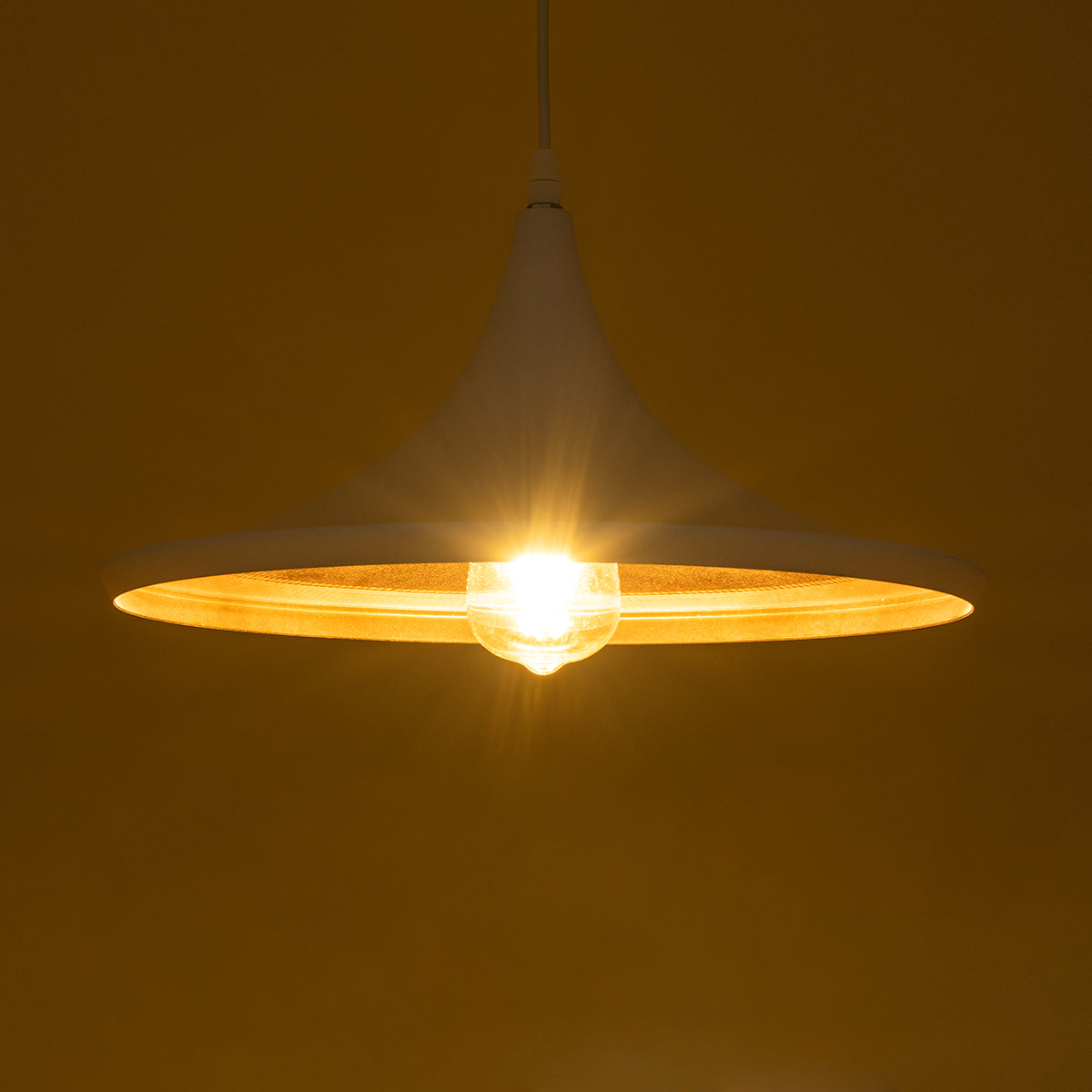 GloboStar® SHANGHAI 01026 Μοντέρνο Κρεμαστό Φωτιστικό Καμπάνα Σετ Τρίφωτο 3 x E27 IP20 Λευκό & Χρυσό Μέταλλο - Μ79.5 x Π79.5 x Υ38cm - ledmania.gr