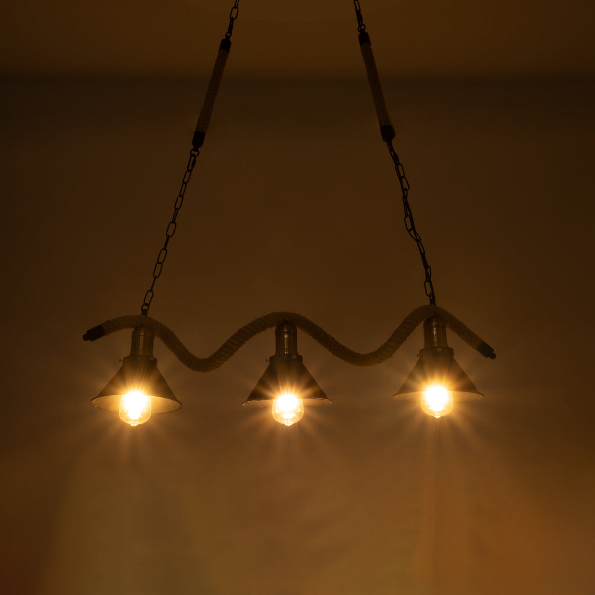 GloboStar® TYMEN 01189 Vintage Κρεμαστό Φωτιστικό Καμπάνα Τρίφωτο 3 x E27 IP20 Μαύρο Μέταλλο με Μπεζ Σχοινί - Μ85 x Π18.5 x Υ20cm - ledmania.gr