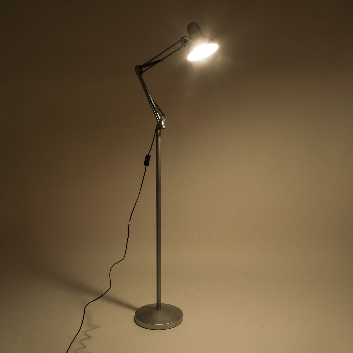GLOBOSTAR® AUDREY 01469 Vintage Επιδαπέδιο Φωτιστικό με Ντουί 1 x E27 AC 220-240V IP20 - Ασημί - Μ15 x Π15 x Υ190cm - ledmania.gr