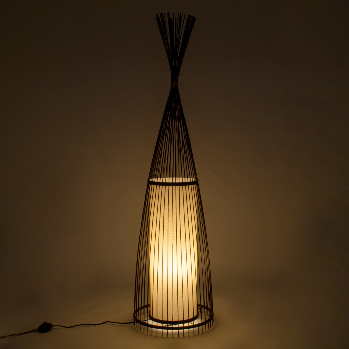 GloboStar® AZORES 01756 Boho Επιδαπέδιο Φωτιστικό Μονόφωτο 1 x E27 IP20 Καφέ & Μπεζ Ξύλο - Μ40 x Π40 x Υ150cm - ledmania.gr