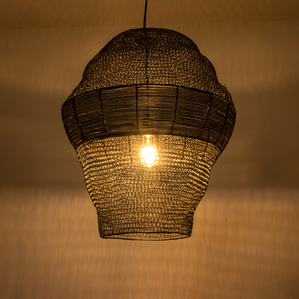 GloboStar® KENTUCKY 01912 Vintage Κρεμαστό Φωτιστικό Οροφής Μονόφωτο 1 x E27 AC220-240V IP20 - Φ60 x Υ70cm - Μαύρο Μεταλλικό με Μπαμπού Πλέγμα - 5 Χρόνια Εγγύηση - ledmania.gr