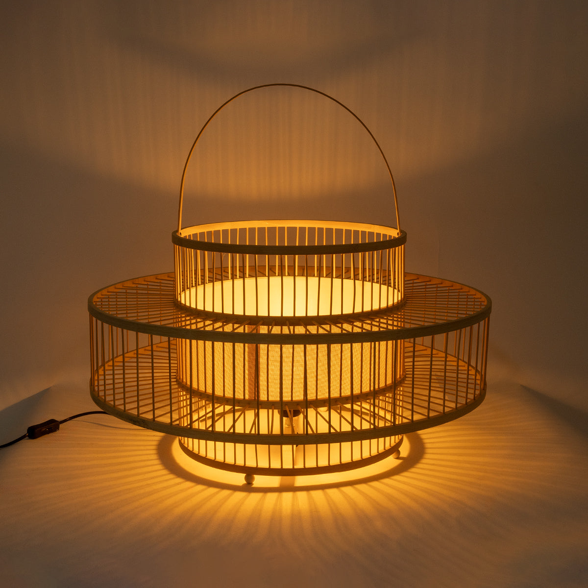 GloboStar® SORENIA 02004 Boho Επιδαπέδιο Φωτιστικό Μονόφωτο 1 x E27 AC220-240V IP20 - Φ60 x Υ32cm - Μπεζ Ξύλινο Μπαμπού Πλέγμα - 5 Χρόνια Εγγύηση - ledmania.gr