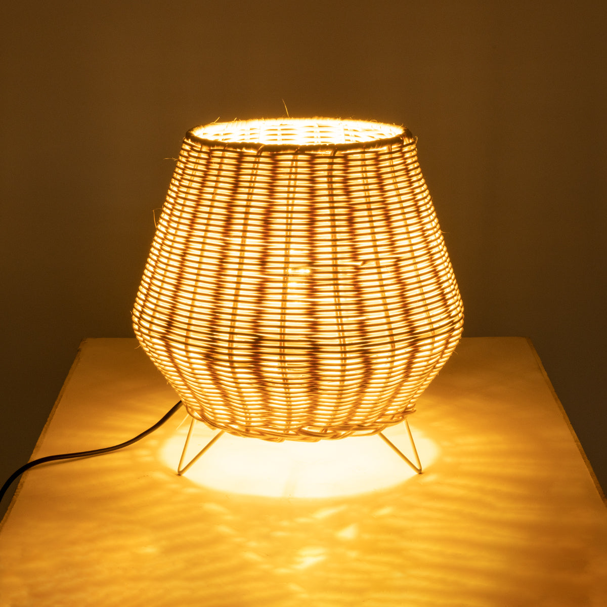 GLOBOSTAR® BOLSON 02010 Boho Επιδαπέδιο Φωτιστικό με Ντουί 1 x E27 AC 220-240V IP20 - Μπεζ & Λευκό - Μ30 x Π30 x Υ30cm - ledmania.gr