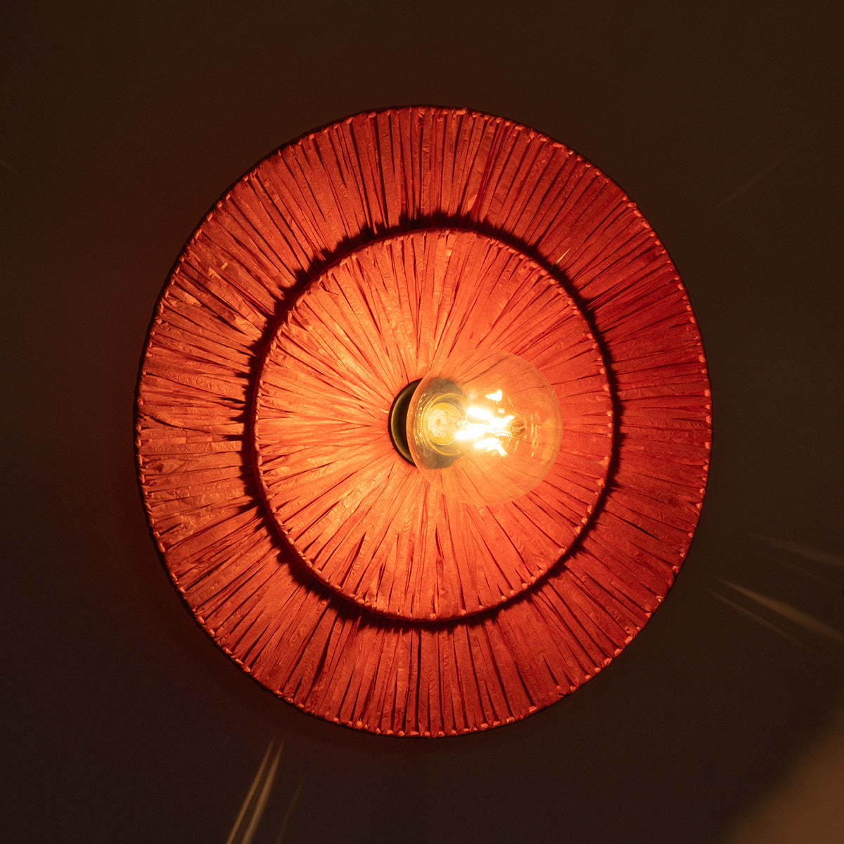 GloboStar® COLOMBO 02282 Boho Φωτιστικό Τοίχου - Απλίκα Μονόφωτο 1 x E27 AC 220-240V IP20 - Φ40 x Υ9cm - Κόκκινη Φυσική Ράφια Άχυρο Πλέγμα - ledmania.gr