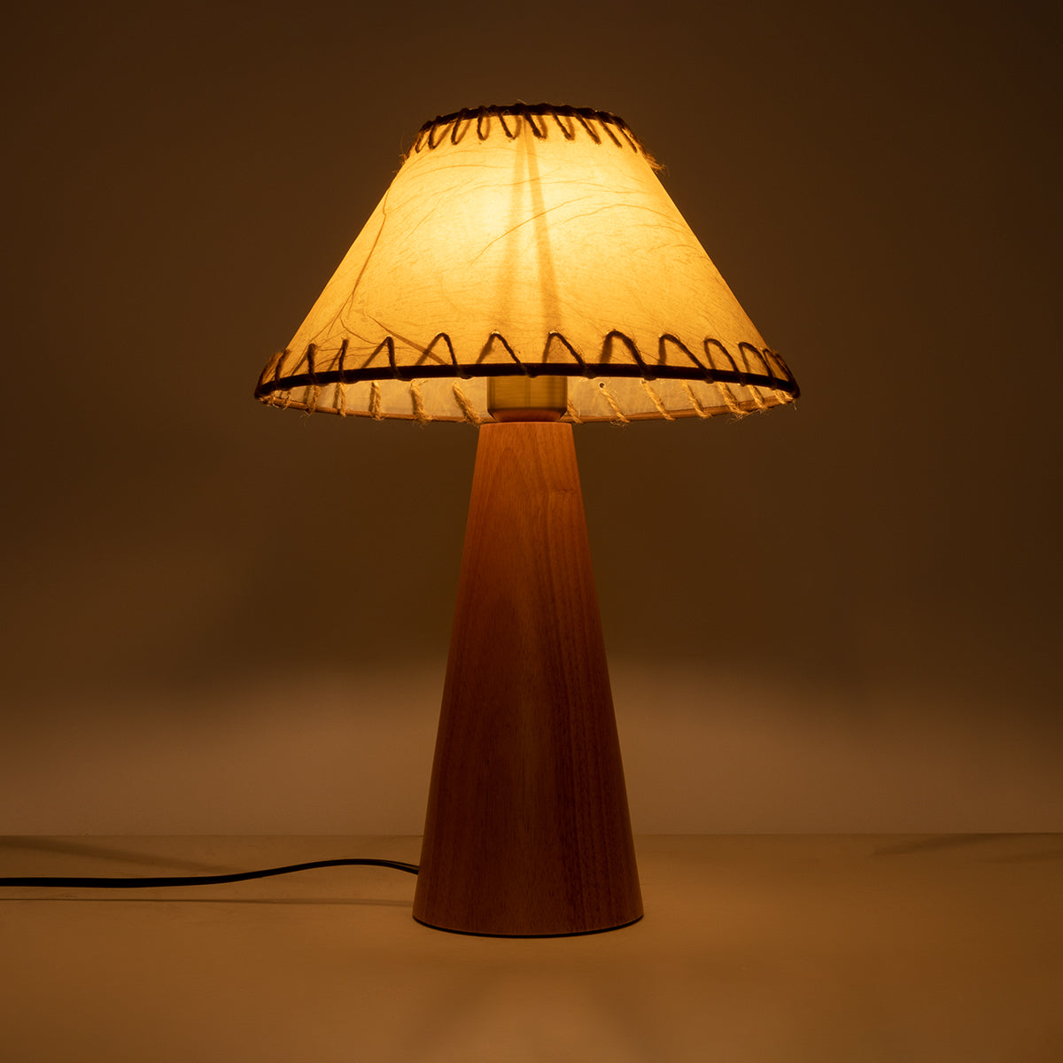 GloboStar® MASPALOMAS 02291 Boho Επιτραπέζιο Φωτιστικό Μονόφωτο 1 x E27 AC220-240V IP20 - Φ30 x Υ45cm - Μπεζ Ξύλινο Καμπάνα - ledmania.gr