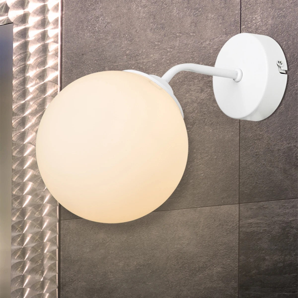 GloboStar® DALPH 203-0035 Vintage Επιτοίχιο Φωτιστικό Απλίκα Μονόφωτο 1 x E27 IP20 Λευκό Μέταλλο με Λευκό Γυαλί - M15 x Π18 x Υ22.5cm - ledmania.gr
