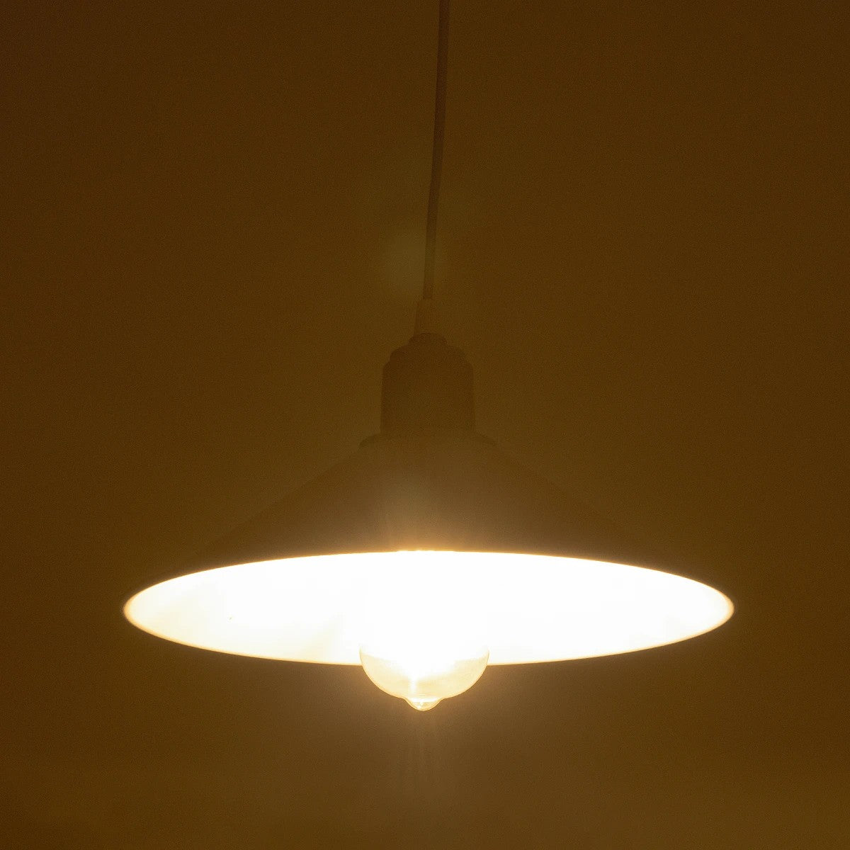 GloboStar® FERRO 203-0085 Μοντέρνο Κρεμαστό Φωτιστικό Καμπάνα Μονόφωτο 1 x E27 IP20 Λευκό Πλαστικό - Μ30 x Π30 x Υ15cm - ledmania.gr