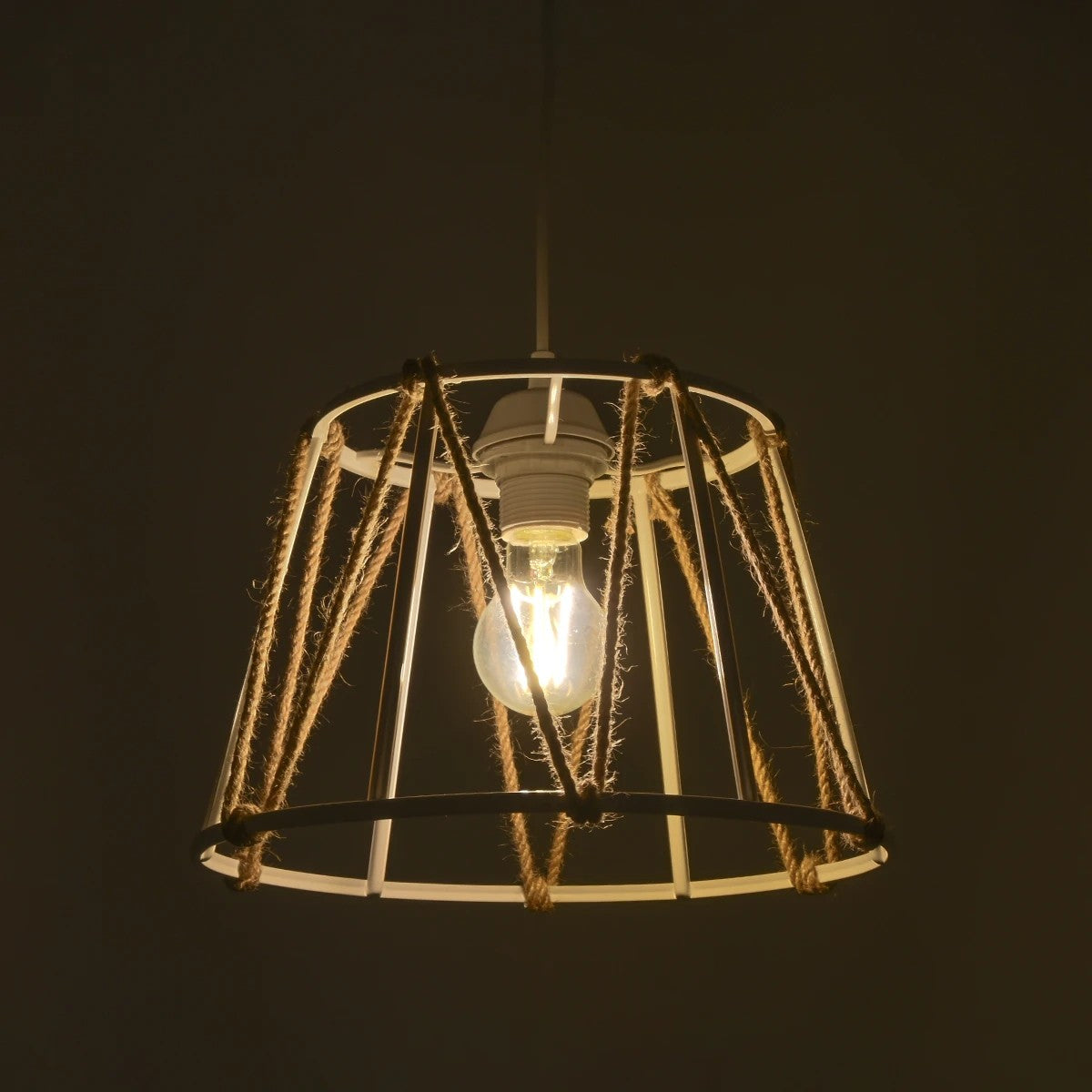 GloboStar® JUTE 203-0092 Μοντέρνο Κρεμαστό Φωτιστικό Σχοινί Μονόφωτο 1 x E27 IP20 Μπεζ Πλαστικό με Μπεζ Σχοινί - Μ30 x Π30 x Υ23cm - ledmania.gr