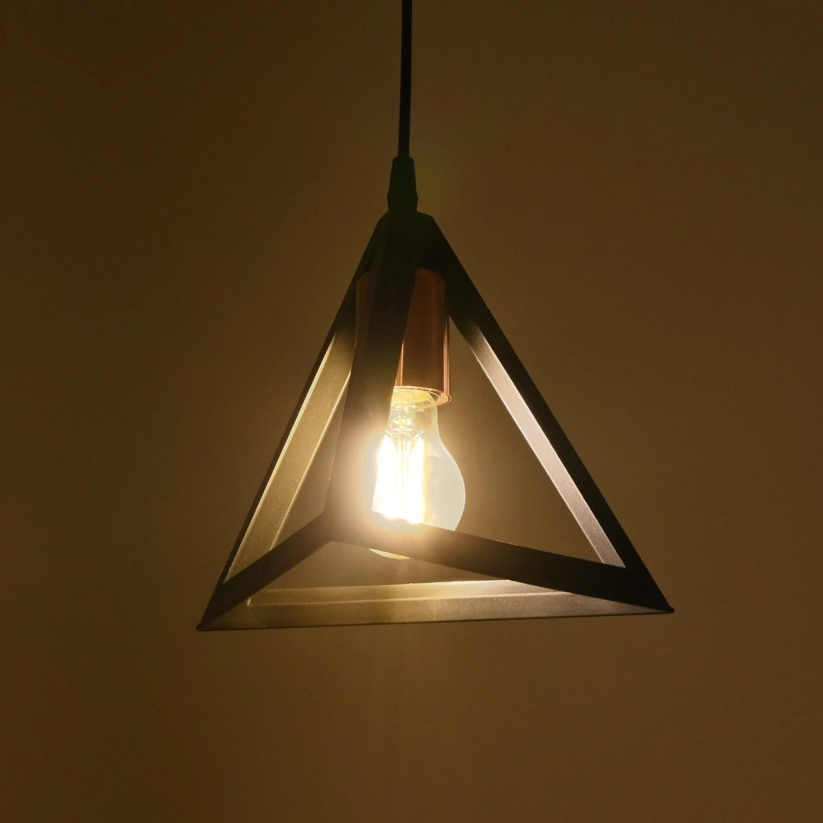 GLOBOSTAR® TRIANGLE 203-0161 Μοντέρνο Κρεμαστό Φωτιστικό Οροφής με Ντουί 1 x E27 AC 220-240V IP20 - Μάυρο & Χάλκινο - Μ24 x Π24 x Υ22cm
