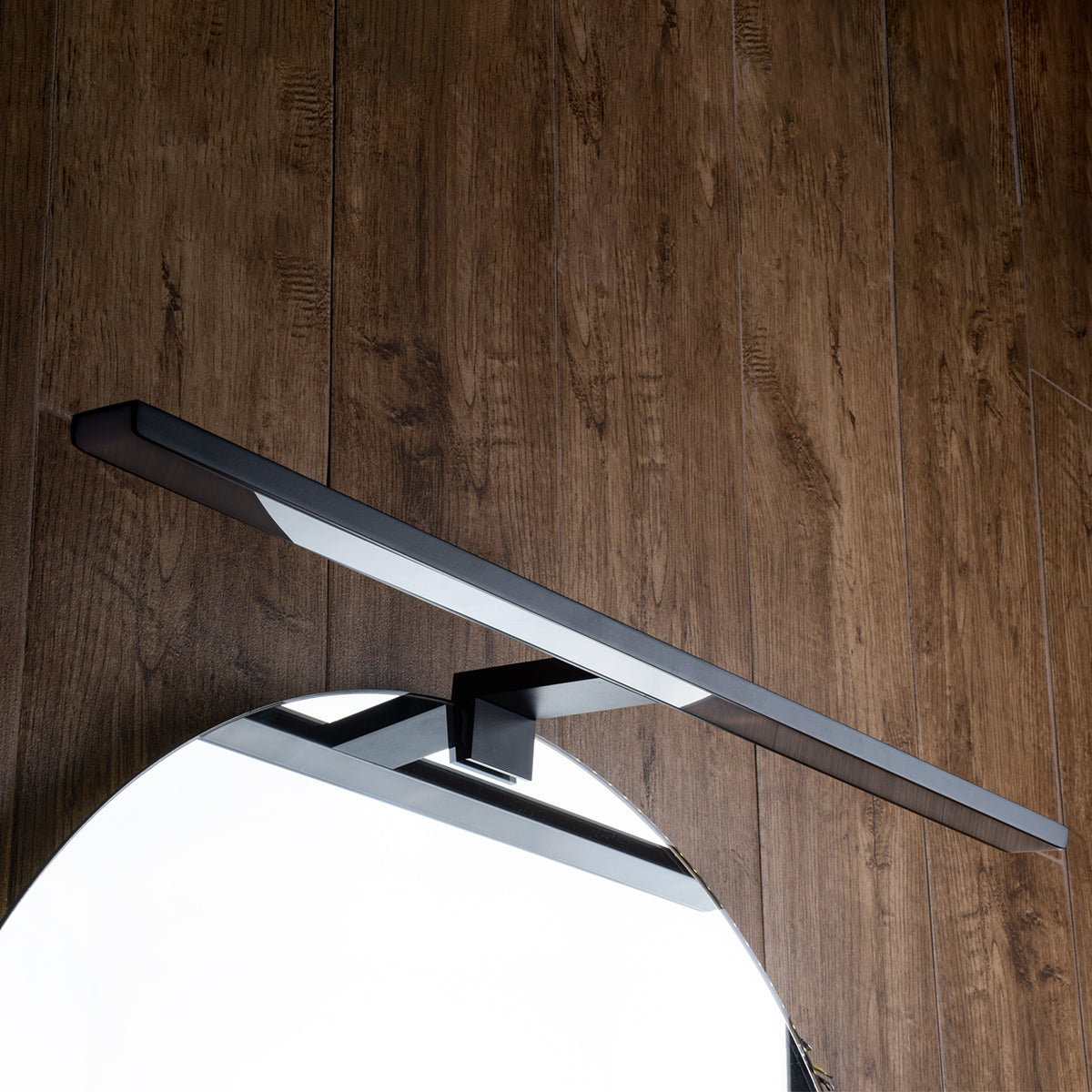 GLOBOSTAR® NINA 60420 Μοντέρνο Φωτιστικό Τοίχου - Απλίκα Καθρέπτη Μπάνιου LED 12W 1400lm 120° AC 220-240V IP44 Φυσικό Λευκό 4500K - Lumileds SMD Chip & TÜV SÜD Driver - Μαύρο Ματ - Μ60 x Π10.5 x Υ4cm - 3 Χρόνια Εγγύηση - ledmania.gr