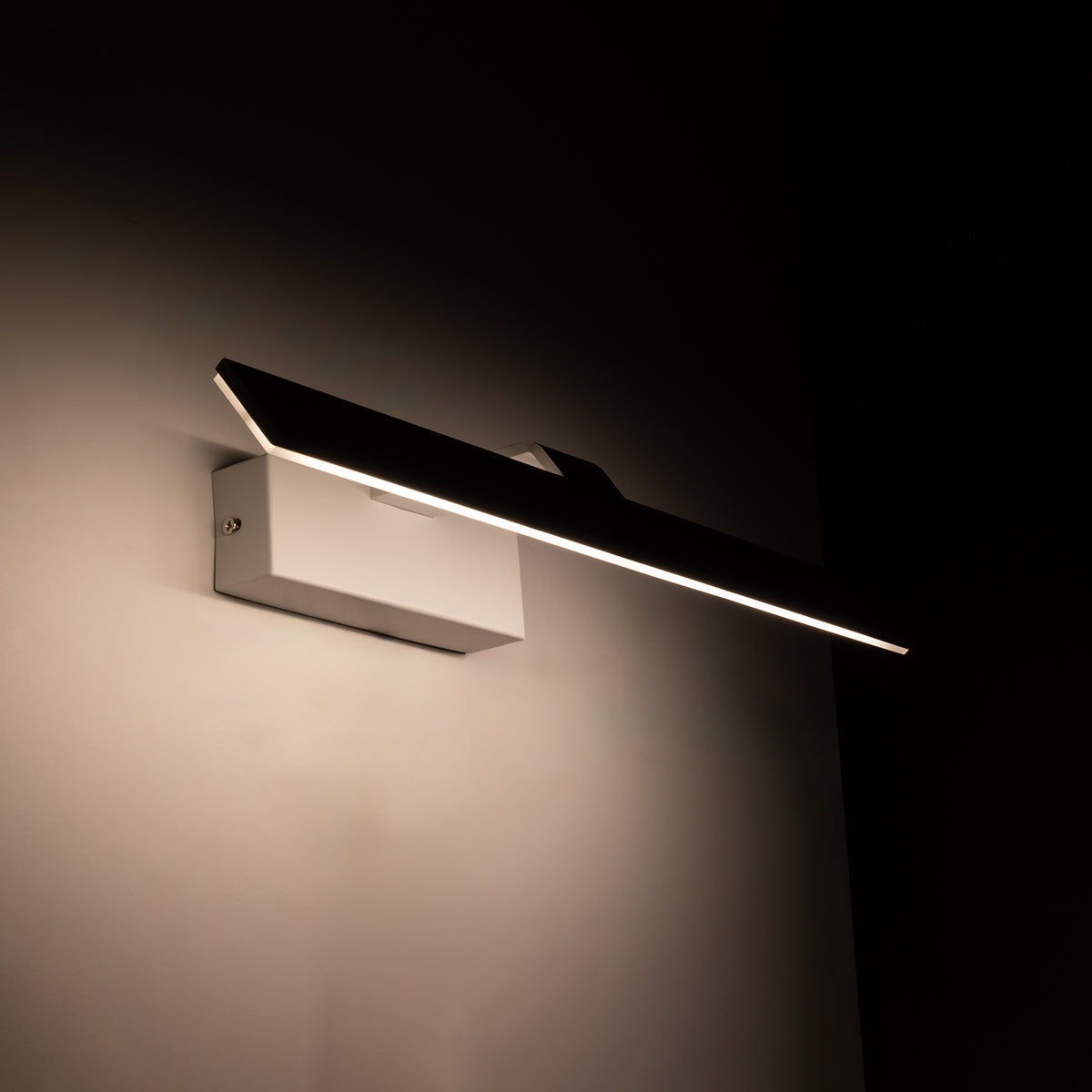 GloboStar® MIRROR 60512 Φωτιστικό Τοίχου - Απλίκα LED 12W 1440lm 120° AC 85-265V IP54 Φυσικό Λευκό 4500K Λευκό Μέταλλο - Μ42 x Π5 x Υ15cm - 2 Xρόνια Εγγύηση - ledmania.gr