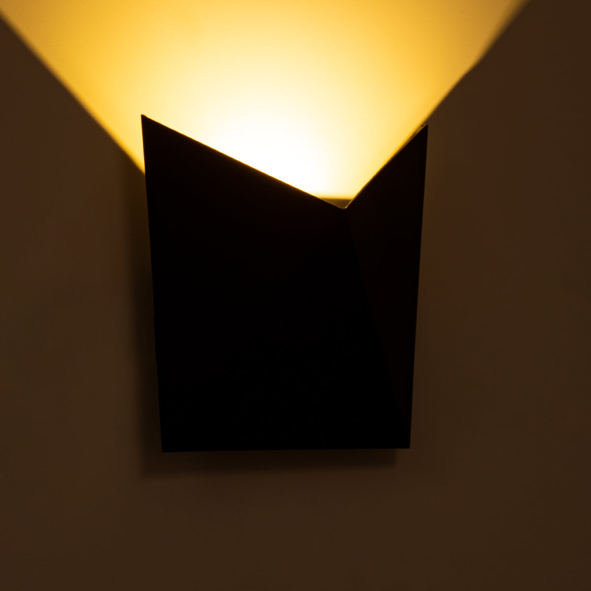 GLOBOSTAR® STEALTH 60519 Μοντέρνο Φωτιστικό Τοίχου - Απλίκα LED 10W 1000lm 60° AC 220-240V Αδιάβροχο IP65 Θερμό Λευκό 2700K - Bridgelux COB Chip & TÜV SÜD Driver - Γκρι Ανθρακί Ματ - Μ17 x Π7.5 x Υ17cm - 5 Χρόνια Εγγύηση