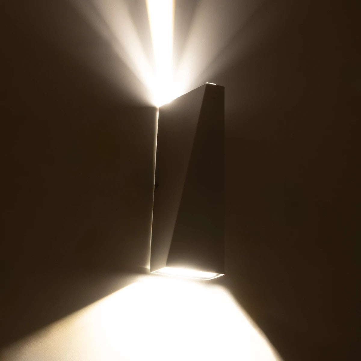 GloboStar® TRIANDE 60554 Φωτιστικό Τοίχου - Απλίκα Αρχιτεκτονικού Φωτισμού Εσωτερικού/Εξωτερικού Χώρου Up & Down LED 10W 1200lm 5° & 60° AC 220-240V IP65 Μ8.5 x Π8.5 x Υ20cm - Φυσικό Λευκό 4500K - Λευκό Αλουμίνιο - Bridgelux Chip - 3 Χρόνια Εγγύηση - ledmania.gr
