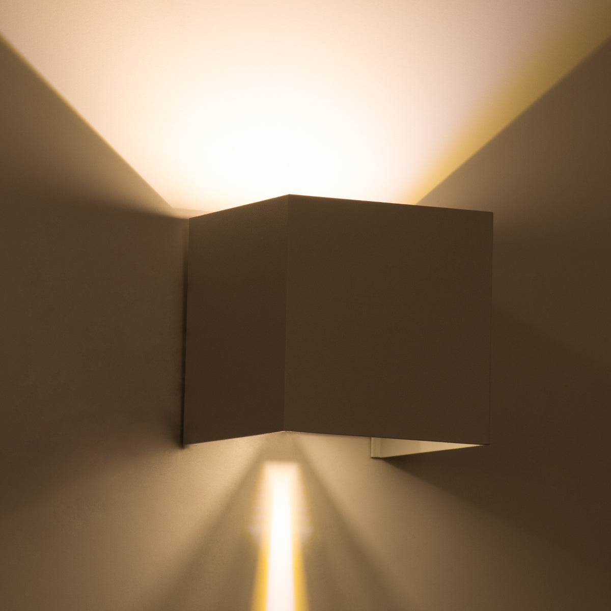 GLOBOSTAR® AXIS-S 60560 Μοντέρνο Φωτιστικό Τοίχου - Απλίκα LED 10W 1150lm 5°/60° AC 220-240V Αδιάβροχο IP65 Θερμό Λευκό 2700K - Bridgelux COB Chip & TÜV SÜD Driver - Λευκό Ματ - Μ10 x Π10 x Υ10cm - 5 Χρόνια Εγγύηση
