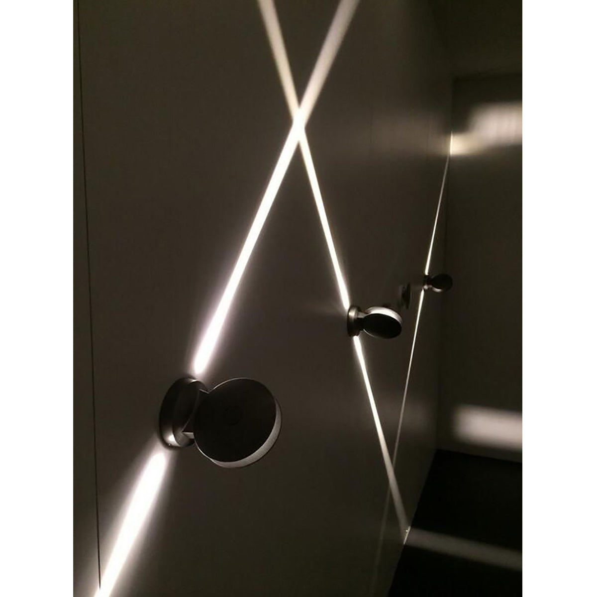 GLOBOSTAR® ZERODA 60597 Μοντέρνο Φωτιστικό Τοίχου - Απλίκα LED 9W 1035lm 3°/360° AC 220-240V Αδιάβροχο IP65 Θερμό Λευκό 2700K - CREE XPE Chip & TÜV SÜD Driver - Γκρι Ανθρακί Ματ - Μ11 x Π10 x Υ16cm - 5 Χρόνια Εγγύηση - ledmania.gr