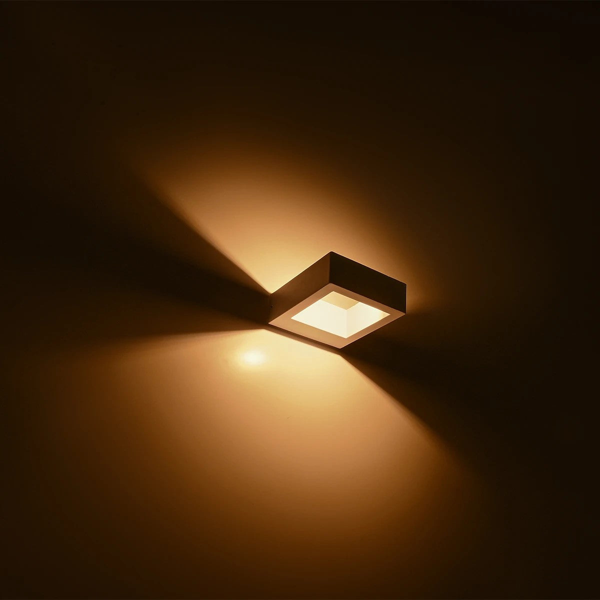 kelvo® AURA KLV-101-0118 Μοντέρνο Φωτιστικό Τοίχου - Απλίκα LED 7W 875lm 45° AC 220-240V Αδιάβροχο IP65 Θερμό Λευκό 2700K - Bridgelux COB Chip & TÜV SÜD Driver - Λευκό Ματ - Μ15 x Π12.5 x Υ4.5cm - 5 Χρόνια Εγγύηση - ledmania.gr