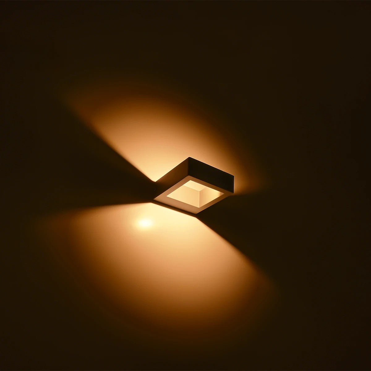 kelvo® AURA KLV-101-0117 Μοντέρνο Φωτιστικό Τοίχου - Απλίκα LED 7W 875lm 45° AC 220-240V Αδιάβροχο IP65 Θερμό Λευκό 2700K - Bridgelux COB Chip & TÜV SÜD Driver - Γκρι Ανθρακί Ματ - Μ15 x Π12.5 x Υ4.5cm - 5 Χρόνια Εγγύηση - ledmania.gr
