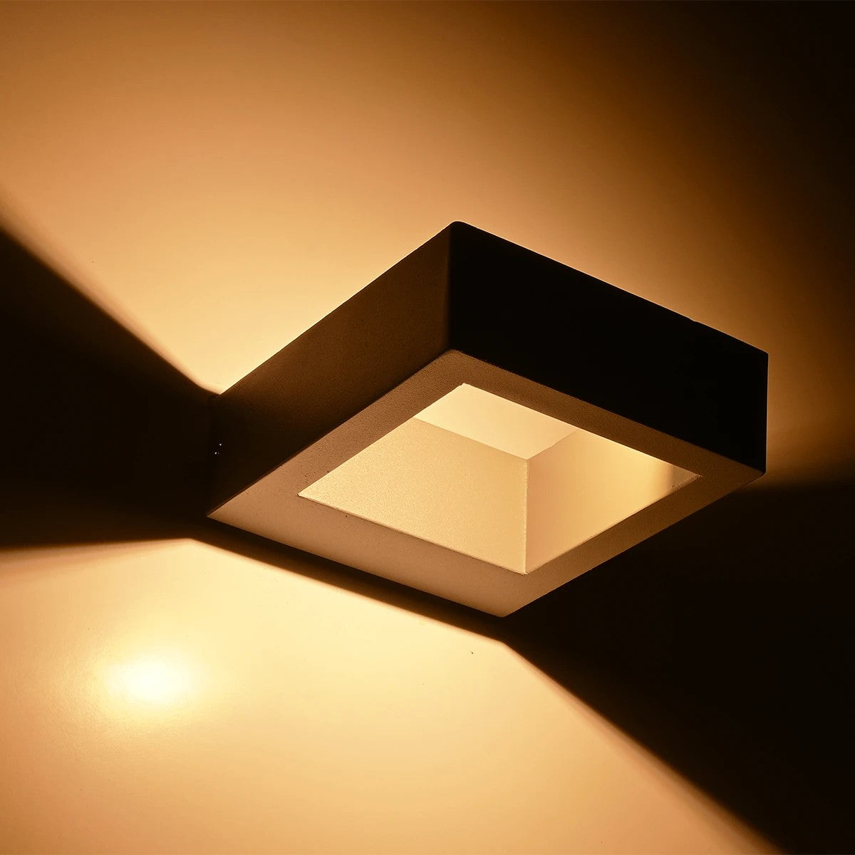 kelvo® AURA KLV-101-0117 Μοντέρνο Φωτιστικό Τοίχου - Απλίκα LED 7W 875lm 45° AC 220-240V Αδιάβροχο IP65 Θερμό Λευκό 2700K - Bridgelux COB Chip & TÜV SÜD Driver - Γκρι Ανθρακί Ματ - Μ15 x Π12.5 x Υ4.5cm - 5 Χρόνια Εγγύηση - ledmania.gr
