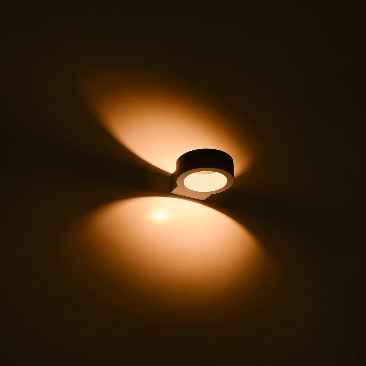 kelvo® AURA KLV-101-0115 Μοντέρνο Φωτιστικό Τοίχου - Απλίκα LED 7W 875lm 45° AC 220-240V Αδιάβροχο IP65 Θερμό Λευκό 2700K - Bridgelux COB Chip & TÜV SÜD Driver - Λευκό Ματ - Μ15 x Π13 x Υ4.5cm - 5 Χρόνια Εγγύηση - ledmania.gr