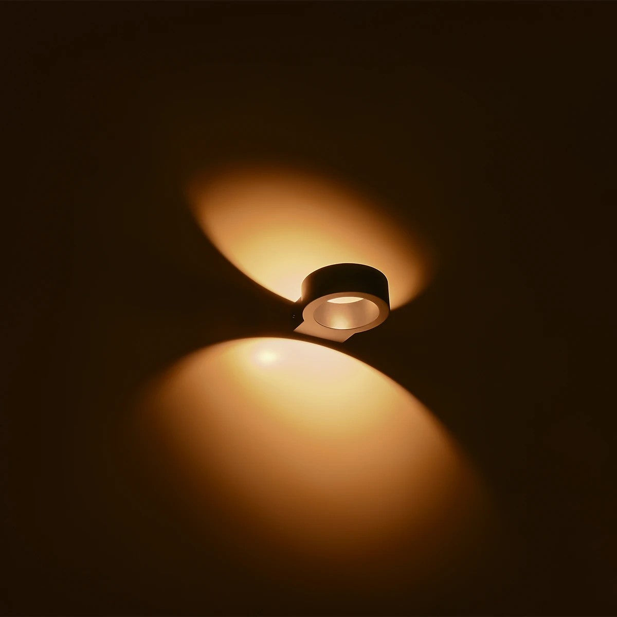 kelvo® AURA KLV-101-0113 Μοντέρνο Φωτιστικό Τοίχου - Απλίκα LED 7W 875lm 45° AC 220-240V Αδιάβροχο IP65 Θερμό Λευκό 2700K - Bridgelux COB Chip & TÜV SÜD Driver - Μαύρο Ματ - Μ15 x Π13 x Υ4.5cm - 5 Χρόνια Εγγύηση - ledmania.gr