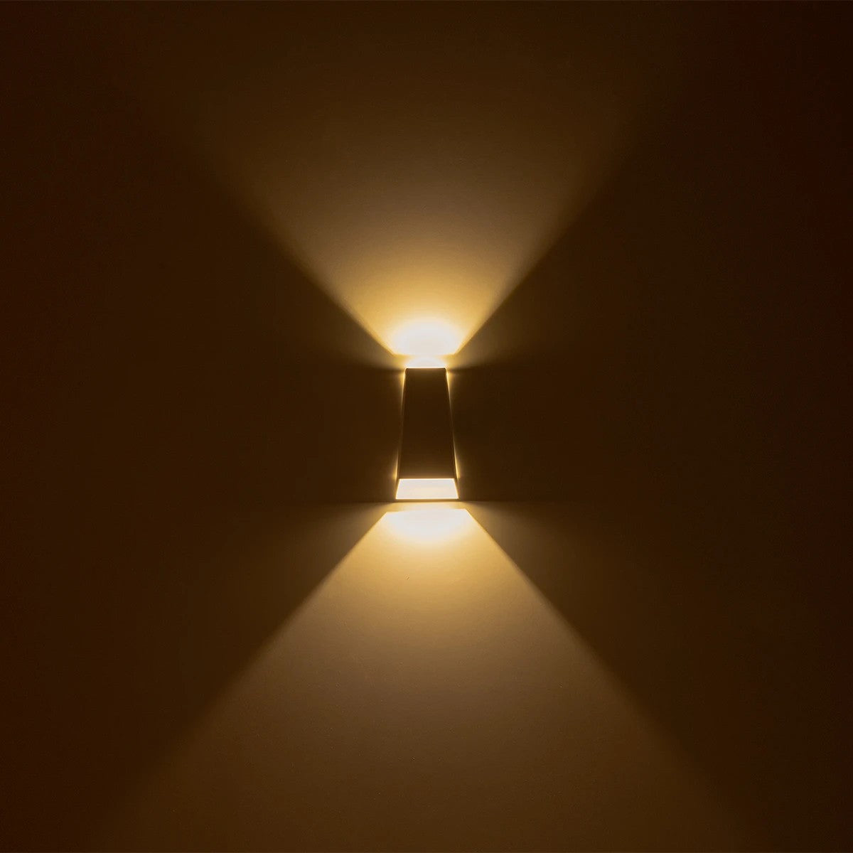 kelvo® FLUX KLV-101-0121 Μοντέρνο Φωτιστικό Τοίχου - Απλίκα LED 6W 750lm 30° AC 220-240V Αδιάβροχο IP65 Θερμό Λευκό 2700K - Bridgelux COB Chip & TÜV SÜD Driver - Λευκό Ματ - Μ5 x Π8.5 x Υ17cm - 5 Χρόνια Εγγύηση - ledmania.gr