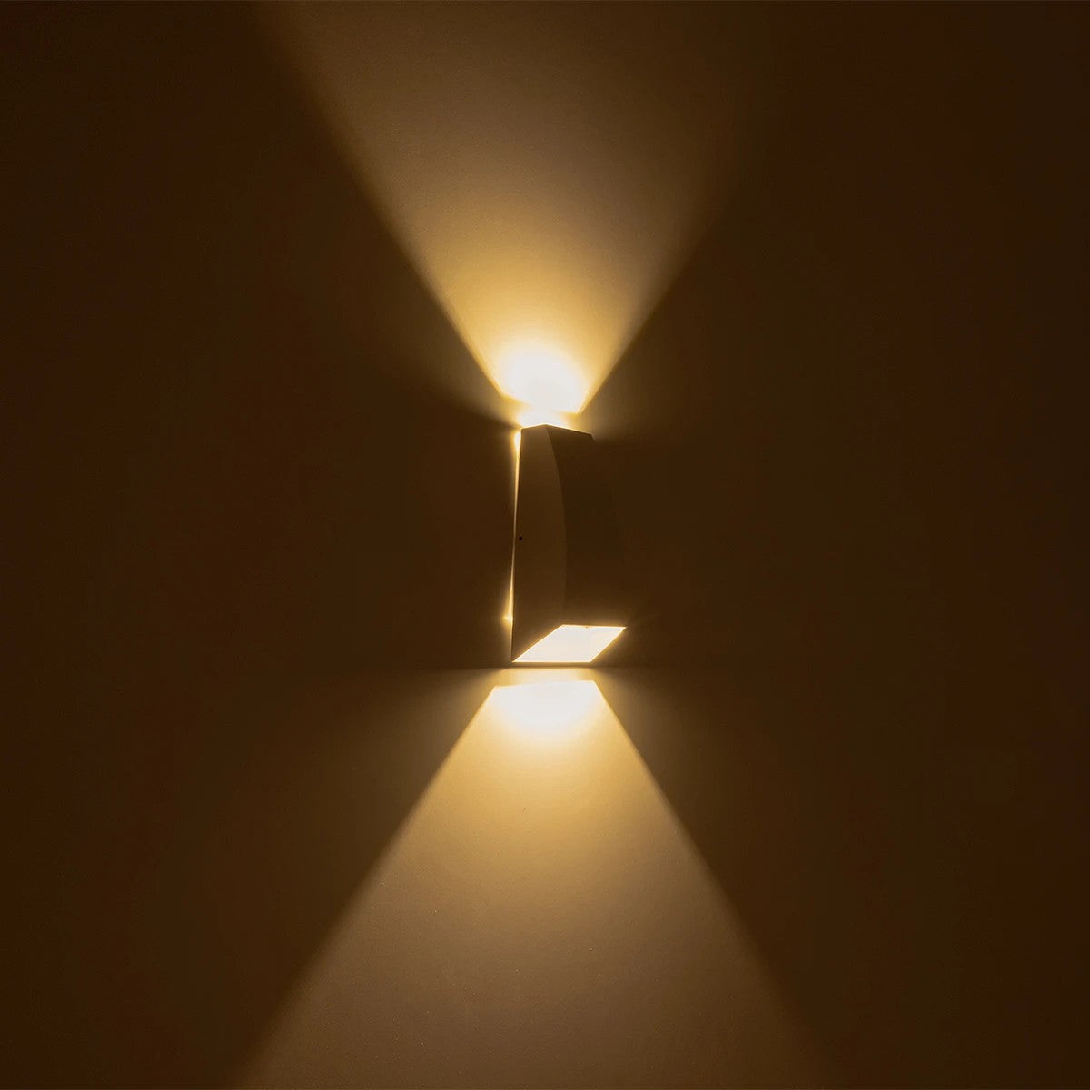 kelvo® FLUX KLV-101-0121 Μοντέρνο Φωτιστικό Τοίχου - Απλίκα LED 6W 750lm 30° AC 220-240V Αδιάβροχο IP65 Θερμό Λευκό 2700K - Bridgelux COB Chip & TÜV SÜD Driver - Λευκό Ματ - Μ5 x Π8.5 x Υ17cm - 5 Χρόνια Εγγύηση - ledmania.gr