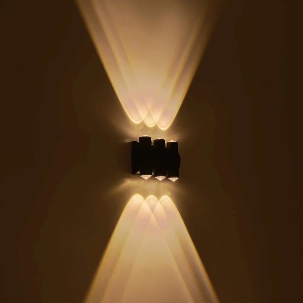 GLOBOSTAR® ARC 60680 Μοντέρνο Φωτιστικό Τοίχου - Απλίκα LED 12W 1500lm 30° AC 220-240V Αδιάβροχο IP65 Θερμό Λευκό 2700K - CREE XPE Chip & TÜV SÜD Driver - Μαύρο Ματ - Μ14 x Π4.8 x Υ11.5cm - 5 Χρόνια Εγγύηση - ledmania.gr