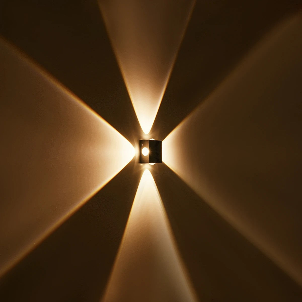 GLOBOSTAR® HIKARI 60686 Μοντέρνο Φωτιστικό Τοίχου - Απλίκα LED 8W 1000lm 30° AC 220-240V Αδιάβροχο IP65 Θερμό Λευκό 2700K - CREE XPE Chip & TÜV SÜD Driver - Μαύρο Ματ - Μ9 x Π4 x Υ9cm - 5 Χρόνια Εγγύηση - ledmania.gr