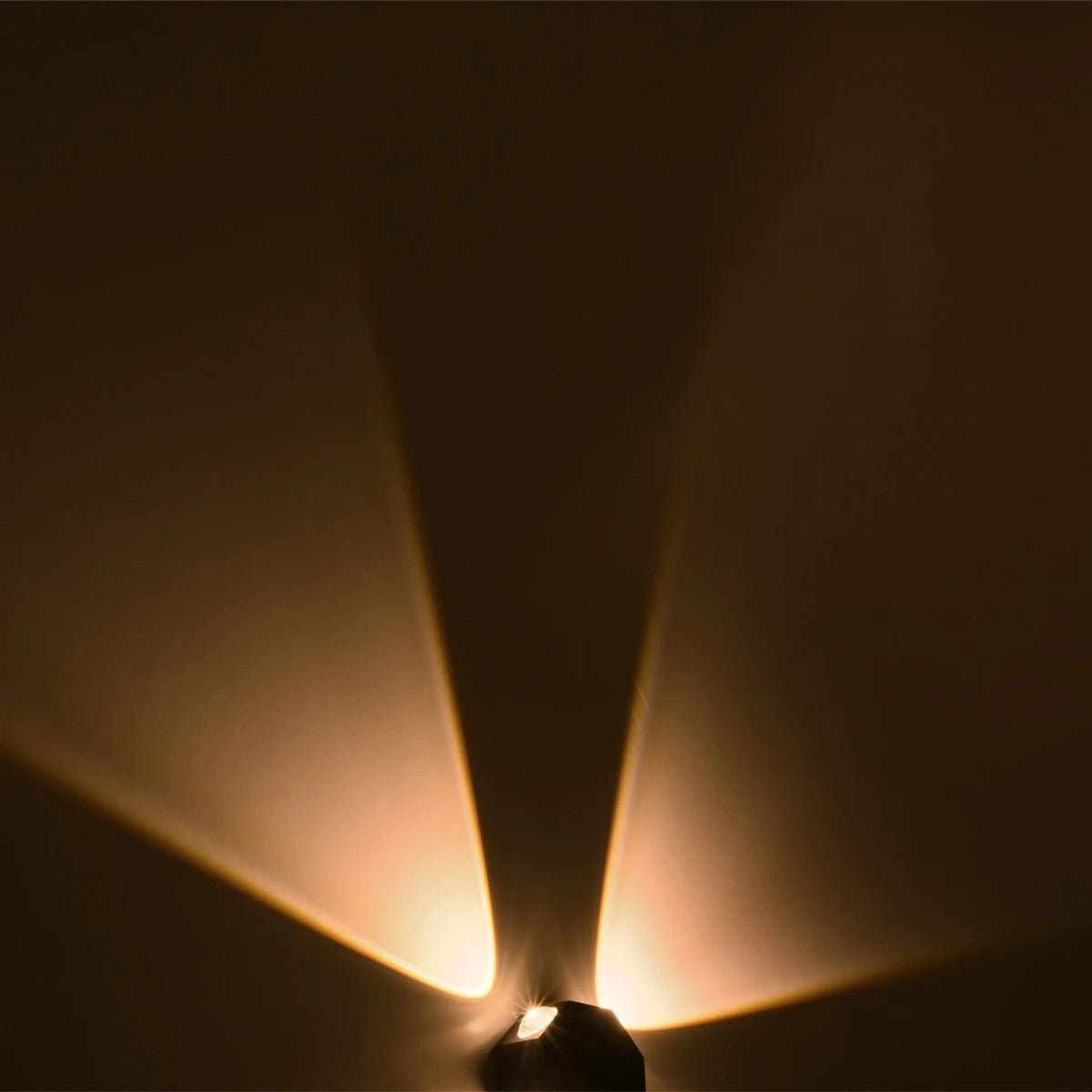 GLOBOSTAR® HIKARI 60687 Μοντέρνο Φωτιστικό Τοίχου - Απλίκα LED 8W 1000lm 30° AC 220-240V Αδιάβροχο IP65 Θερμό Λευκό 2700K - CREE XPE Chip & TÜV SÜD Driver - Μαύρο Ματ - Μ10 x Π4 x Υ10cm - 5 Χρόνια Εγγύηση - ledmania.gr