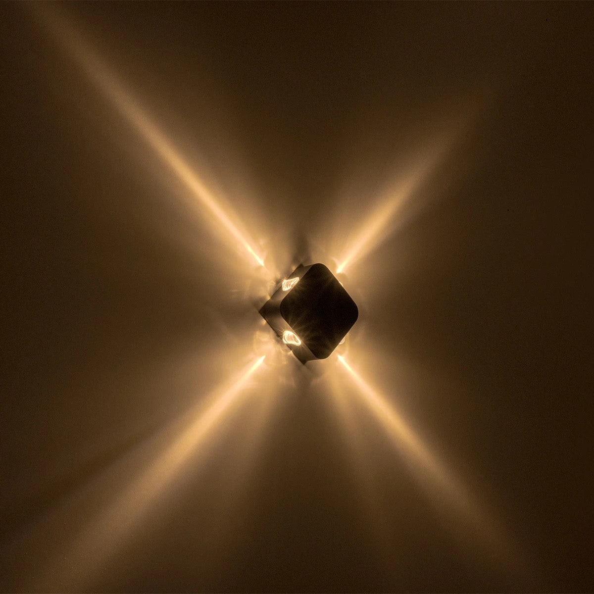 GLOBOSTAR® LUZ 60688 Μοντέρνο Φωτιστικό Τοίχου - Απλίκα LED 8W 1000lm 10° AC 220-240V Αδιάβροχο IP65 Θερμό Λευκό 2700K - CREE XPE Chip & TÜV SÜD Driver - Μαύρο Ματ - Μ13.5 x Π4.5 x Υ13.5cm - 5 Χρόνια Εγγύηση - ledmania.gr