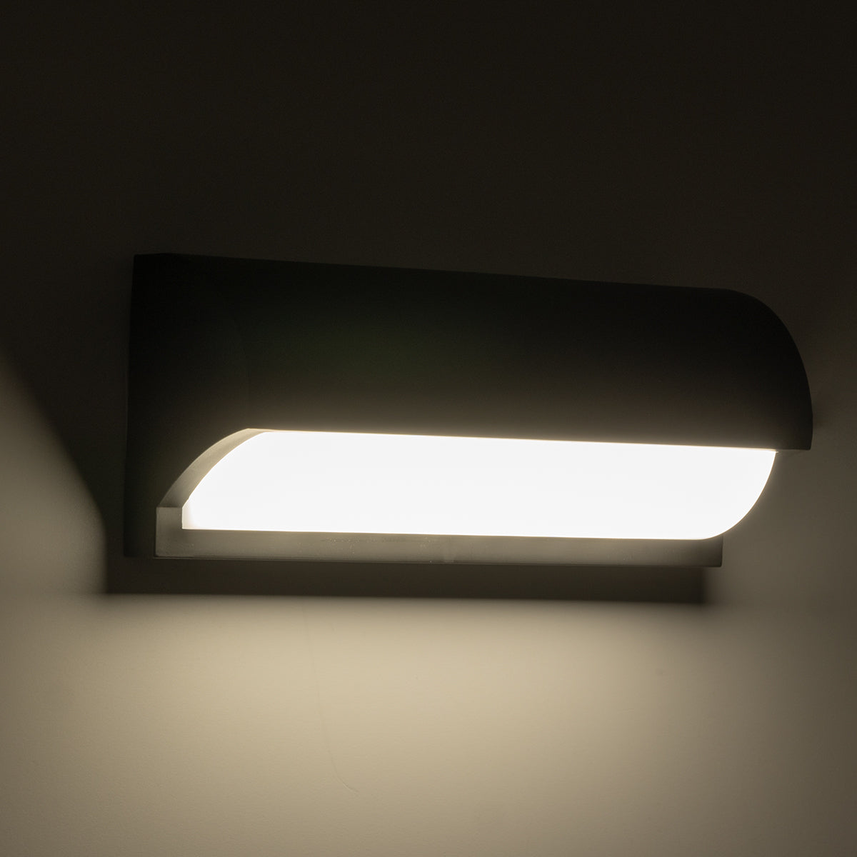 GLOBOSTAR® HORIZON 60693 Μοντέρνο Φωτιστικό Τοίχου - Απλίκα LED 15W 1575lm 120° AC 220-240V Αδιάβροχο IP65 Φυσικό Λευκό 4500K - Bridgelux SMD Chip - Μαύρο Ματ - Μ23.5 x Π11 x Υ10cm - 3 Χρόνια Εγγύηση - ledmania.gr