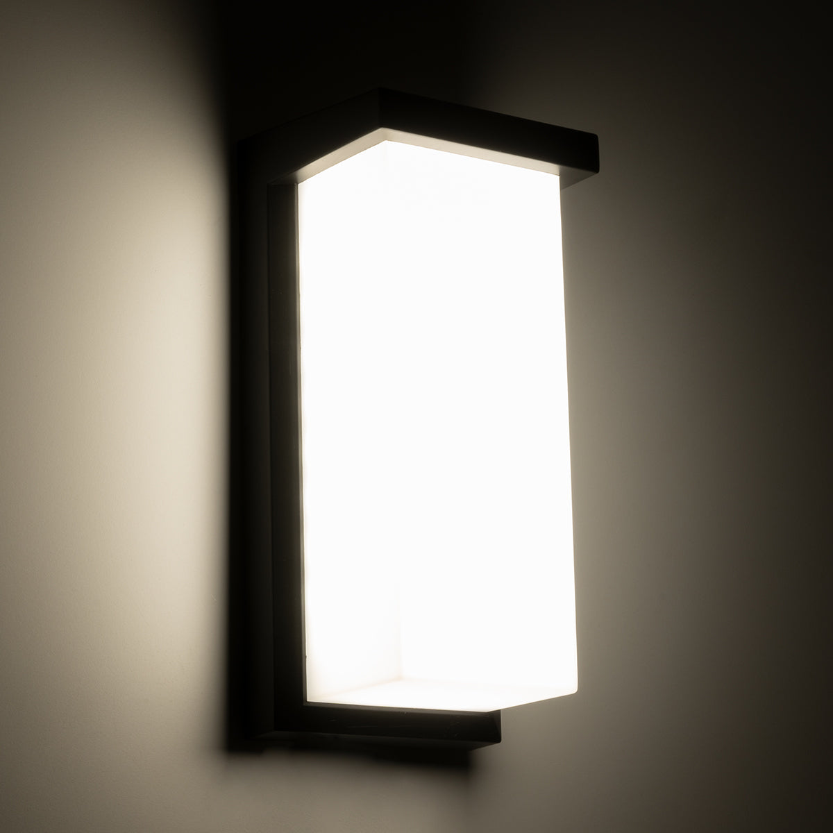 GLOBOSTAR® LOFT 60758 Φωτιστικό Τοίχου - Απλίκα Εσωτερικού/Εξωτερικού Χώρου LED 18W 1890lm 120° AC175-265V Αδιάβροχο IP65 - Πλαστικό Σώμα - Φυσικό λευκό 4500K - Μ24.5 x Π11 x Υ9.5cm - Μαύρο - Bridgelux Chip - 3 Χρόνια Εγγύηση - ledmania.gr