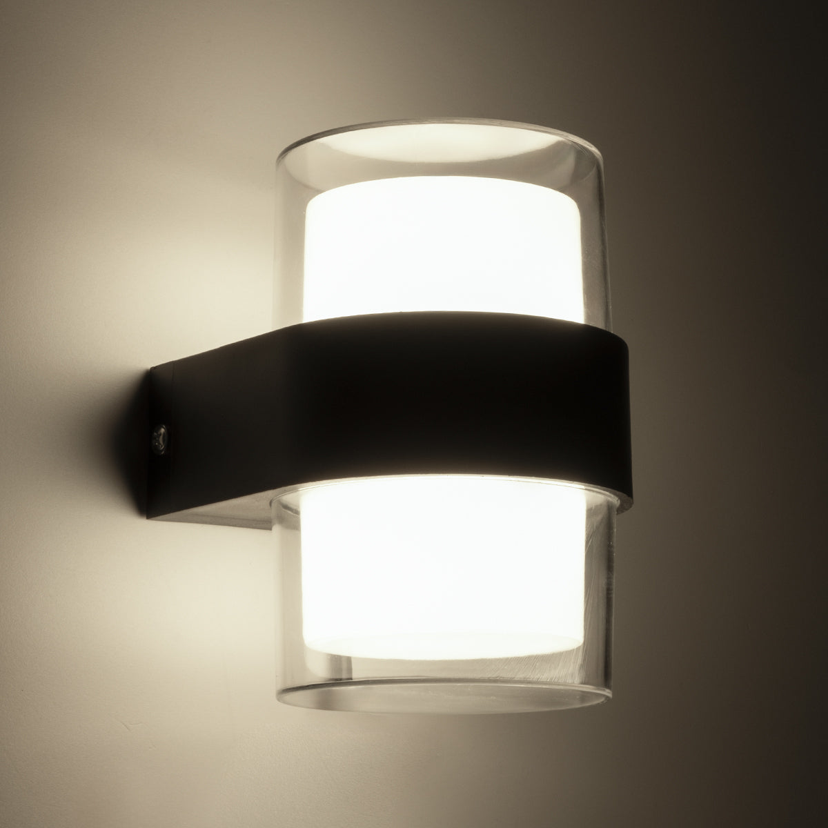 GLOBOSTAR® EMPIRE 60776  Φωτιστικό Τοίχου - Απλίκα Εσωτερικού/Εξωτερικού Χώρου LED 10W 1050lm 120° AC175-265V Αδιάβροχο IP65 - Πλαστικό Σώμα - Φυσικό λευκό 4500K - Μ13.5 x Π11 x Υ9.5cm - Μαύρο - Bridgelux Chip - 3 Χρόνια Εγγύηση - ledmania.gr