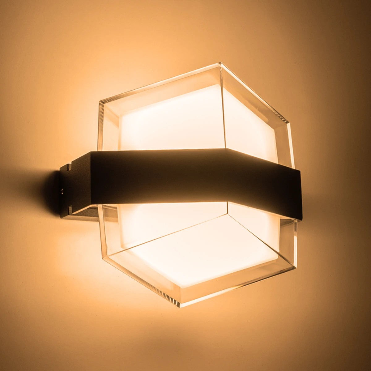 GLOBOSTAR® EMPIRE 60781 Μοντέρνο Φωτιστικό Τοίχου - Απλίκα LED 12W 1200lm 120° AC 220-240V Αδιάβροχο IP65 Θερμό Λευκό 2700K - Bridgelux SMD Chip & TÜV SÜD Driver - Μαύρο Ματ - Μ18.5 x Π17 x Υ10cm - 3 Χρόνια Εγγύηση - ledmania.gr