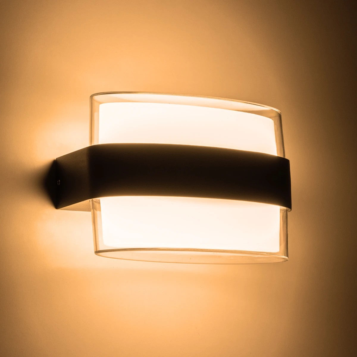 GLOBOSTAR® EMPIRE 60783 Μοντέρνο Φωτιστικό Τοίχου - Απλίκα LED 12W 1200lm 120° AC 220-240V Αδιάβροχο IP65 Θερμό Λευκό 2700K - Bridgelux SMD Chip & TÜV SÜD Driver - Μαύρο Ματ - Μ18.5 x Π12 x Υ8.5cm - 3 Χρόνια Εγγύηση - ledmania.gr