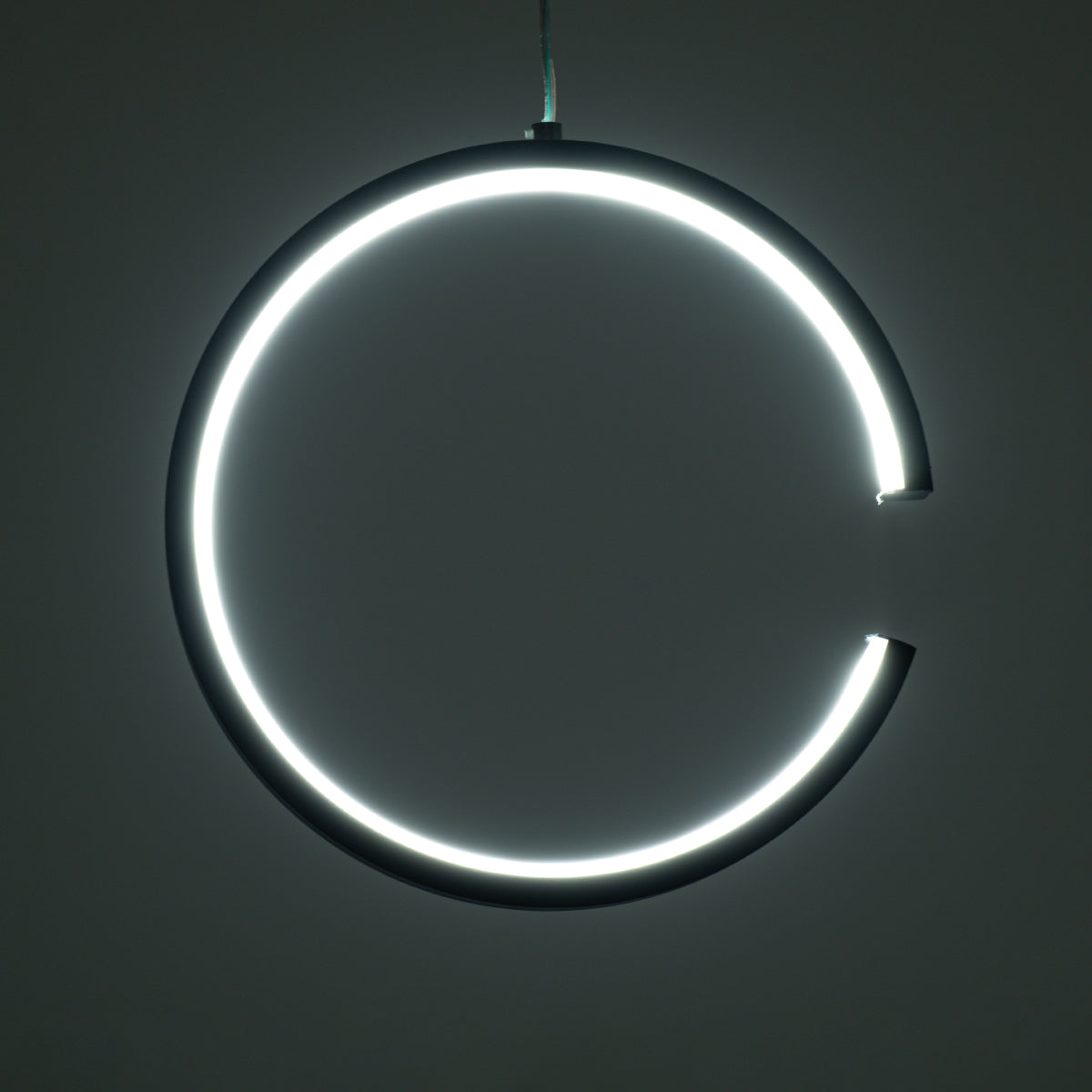 GloboStar® CEROBA 61306 Κρεμαστό Φωτιστικό Οροφής Linear Design LED CCT 12W 1320lm 360° AC 220-240V - Εναλλαγή Φωτισμού μέσω Διακόπτη On/Off All In One Ψυχρό 6000k+Φυσικό 4500k+Θερμό 2700k Φ22 x Π2cm - Μαύρο - 3 Years Warranty - ledmania.gr