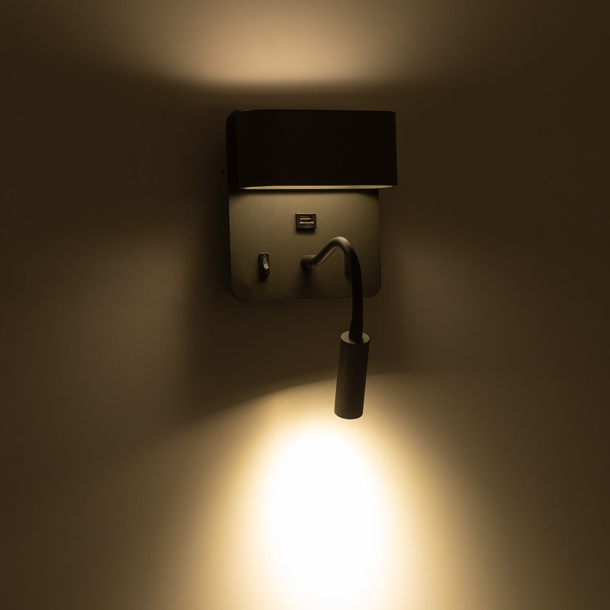 GLOBOSTAR® IBIS 61369 Μοντέρνο Φωτιστικό Τοίχου - Απλίκα Ξενοδοχείου Reading Light με Φορτιστή USB 3A LED 10W 1100lm 36° & 360° AC 220-240V IP20 Φυσικό Λευκό 4500K - Bridgelux COB Chip & TÜV SÜD Driver - Γκρι Ανθρακί Ματ - Μ10 x Π6.1 x Υ18cm - 3 Χρόνια... - ledmania.gr
