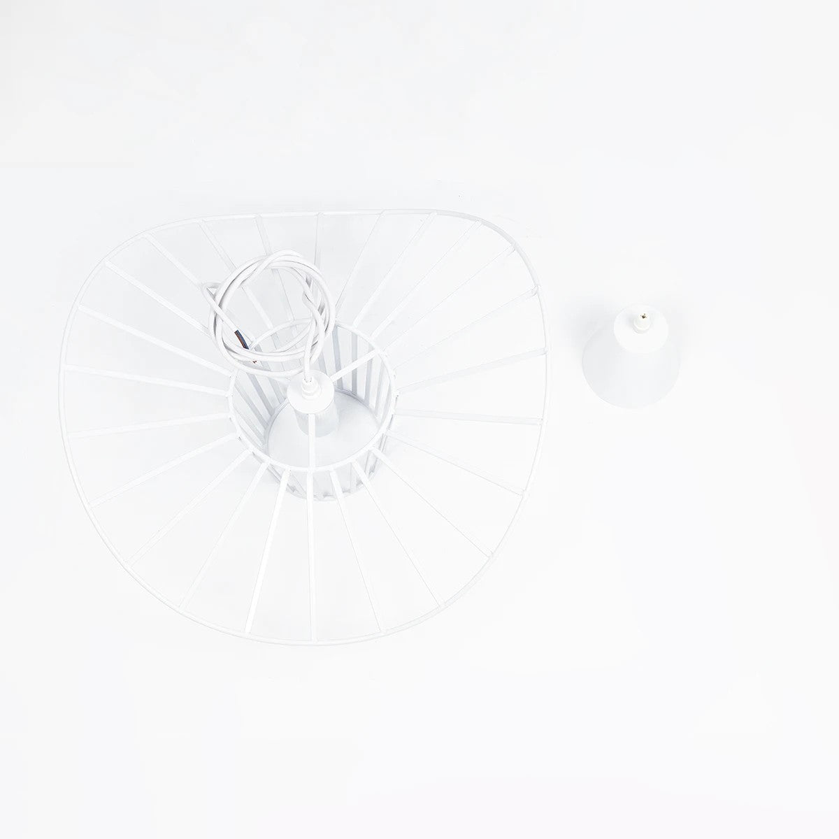 GloboStar® WIDOW 61463 Μοντέρνο Κρεμαστό Φωτιστικό Πλέγμα Μονόφωτο 1 x E27 IP20 Λευκό Σχοινί με Λευκό Σύρμα - Μ42 x Π42 x Υ20.5cm - ledmania.gr