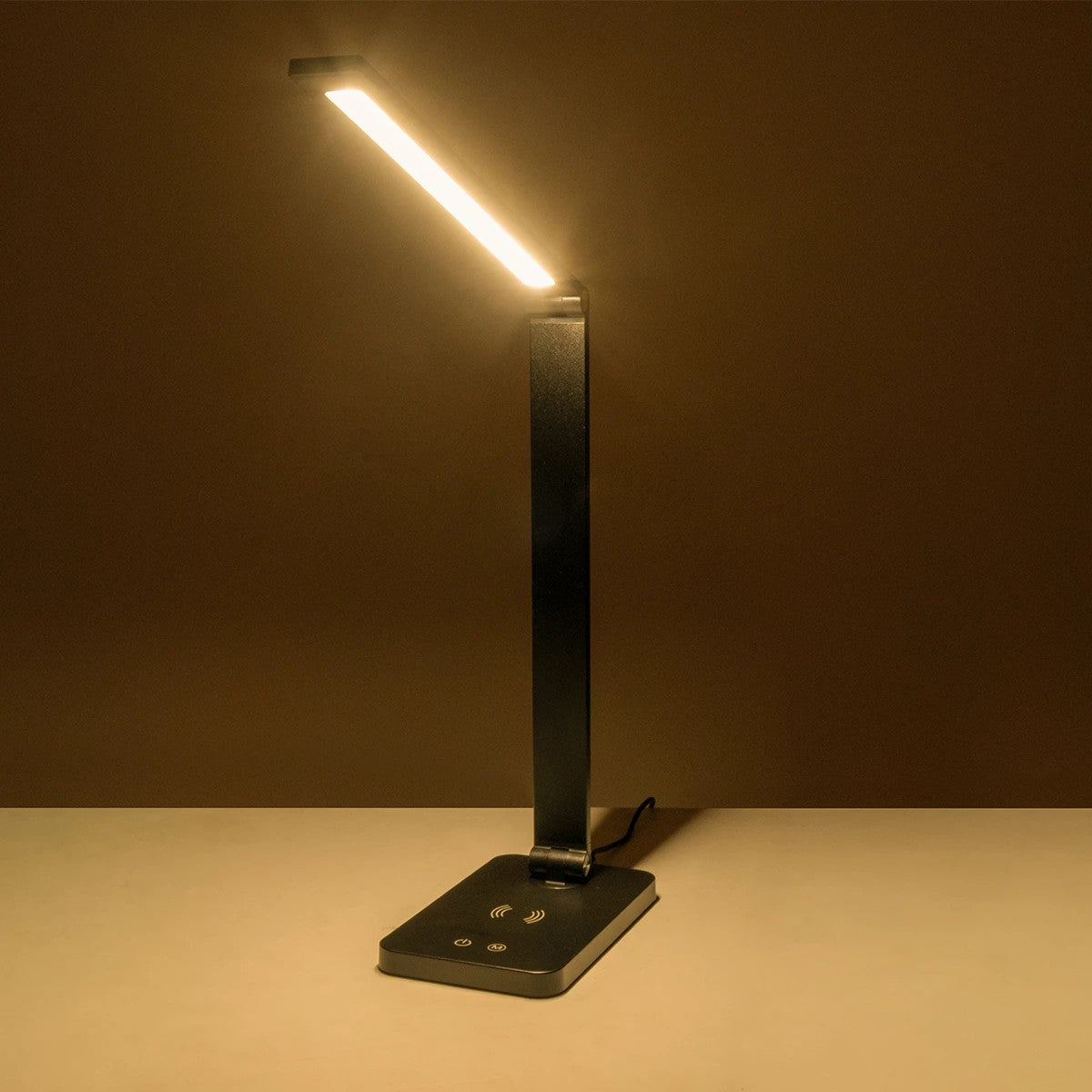 GLOBOSTAR® TEBLA 60482 Μοντέρνο Επιτραπέζιο Φωτιστικό Γραφείου με Ασύρματη Φόρτιση 5W 1A LED 5W 500lm 120° AC 220-240V IP20 Ρυθμιζόμενο Λευκό CCT με Αφή 2700K/4500K/6000K Dimmable - Bridgelux SMD Chip - Μαύρο - Μ11 x Π31 x Υ52cm - 2 Χρόνια Εγγύηση - ledmania.gr