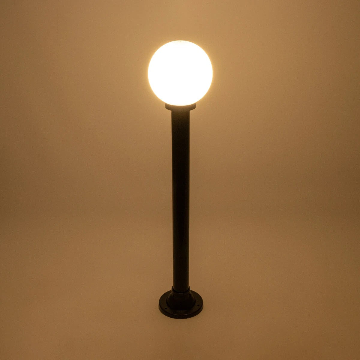 GLOBOSTAR® AGROS 61596 Φωτιστικό Κολωνάκι Κήπου με Ντουί 1 x E27 AC 220-240V Αδιάβροχο IP65 - Λευκό & Μάυρο - Μ20 x Π20 x Υ100cm - ledmania.gr