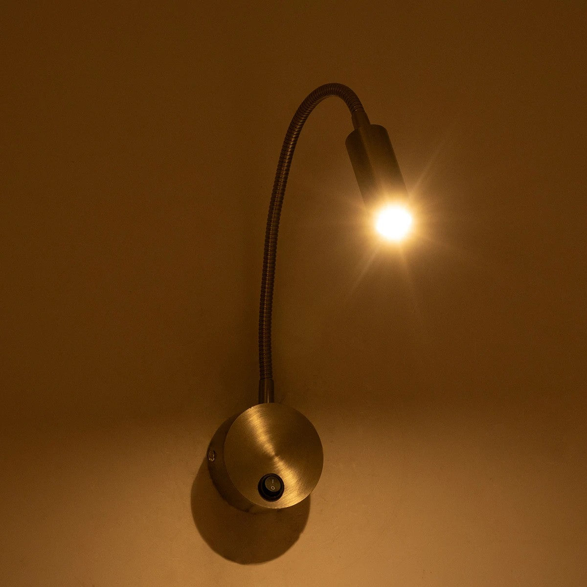 GloboStar® GOOSE 61691 Φωτιστικό Τοίχου - Απλίκα LED 3W 300lm 36° AC 220-240V IP20 - Reading Light - Θερμό Λευκό 2700K Ασημί Αλουμίνιο - Μ6.5 x Π22.5 x Υ23cm - 2 Xρόνια Εγγύηση - ledmania.gr