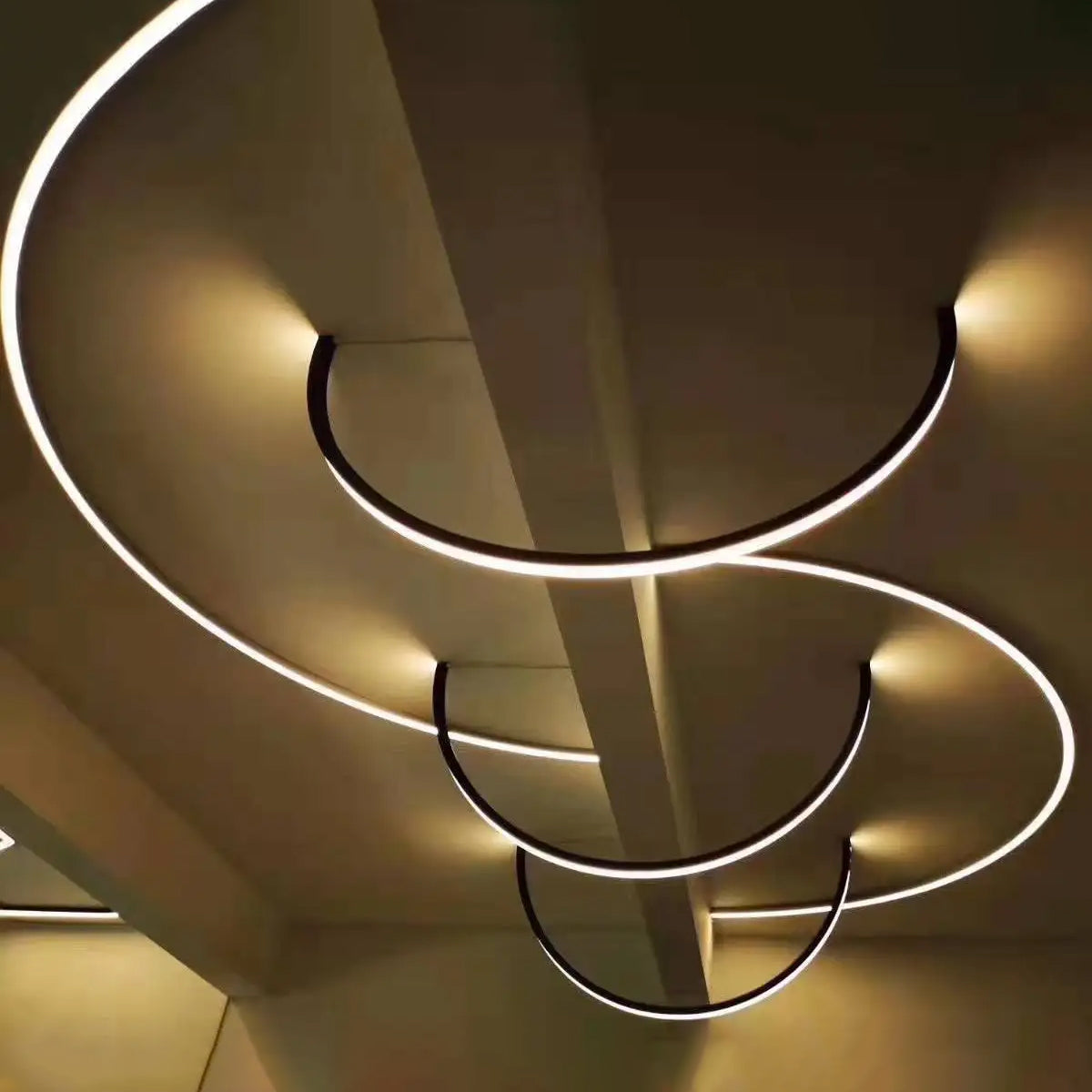 GloboStar® CURVED-PROFILE 70863-3M Προφίλ Αλουμινίου - Βάση & Ψύκτρα Ταινίας LED με Λευκό Γαλακτερό Κάλυμμα - Επιφανειακή Χρήση - Εύκαμπτο με Δυνατότητα Κυρτής Τοποθέτησης - Πατητό Κάλυμμα - Λευκό - 3 Μέτρα - Πακέτο 5 Τεμαχίων - Μ300 x Π1.8 x Υ0.5cm - ledmania.gr