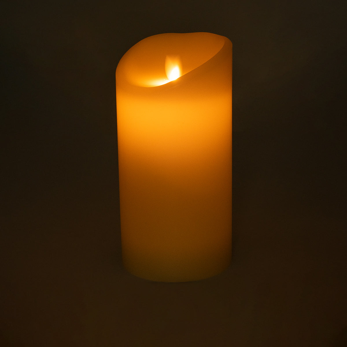 GLOBOSTAR® FIREFLAME 79543 Διακοσμητικό Κερί Παραφίνης με Εφέ Κινούμενης Φλόγας & IR Ασύρματο Χειριστήριο LED 0.5W 25lm 180° DC 3V με 2xAA Μπαταρίες IP20 Θερμό Λευκό 2700K Dimmable - Μ10 x Π10 x Υ20cm - 2 Χρόνια Εγγύηση