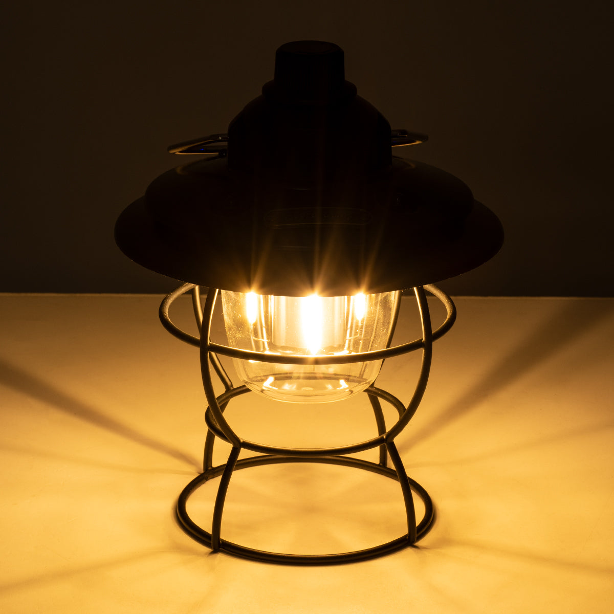 GloboStar® 85695 Αυτόνομο Φανάρι Camping LED 4W USB 2.0 με Επαναφορτιζόμενη Μπαταρία 1 x 18650 2000mAh Li-ion Power Bank IP20 Dimmable Μαύρο με Διάφανο Γυαλί CCT Εναλλαγή Φωτισμού μέσω On/Off All In One Ψυχρό 6000K+Φυσικό 4500K+Θερμό 2700K Φ13.5 x Υ17.5cm - ledmania.gr