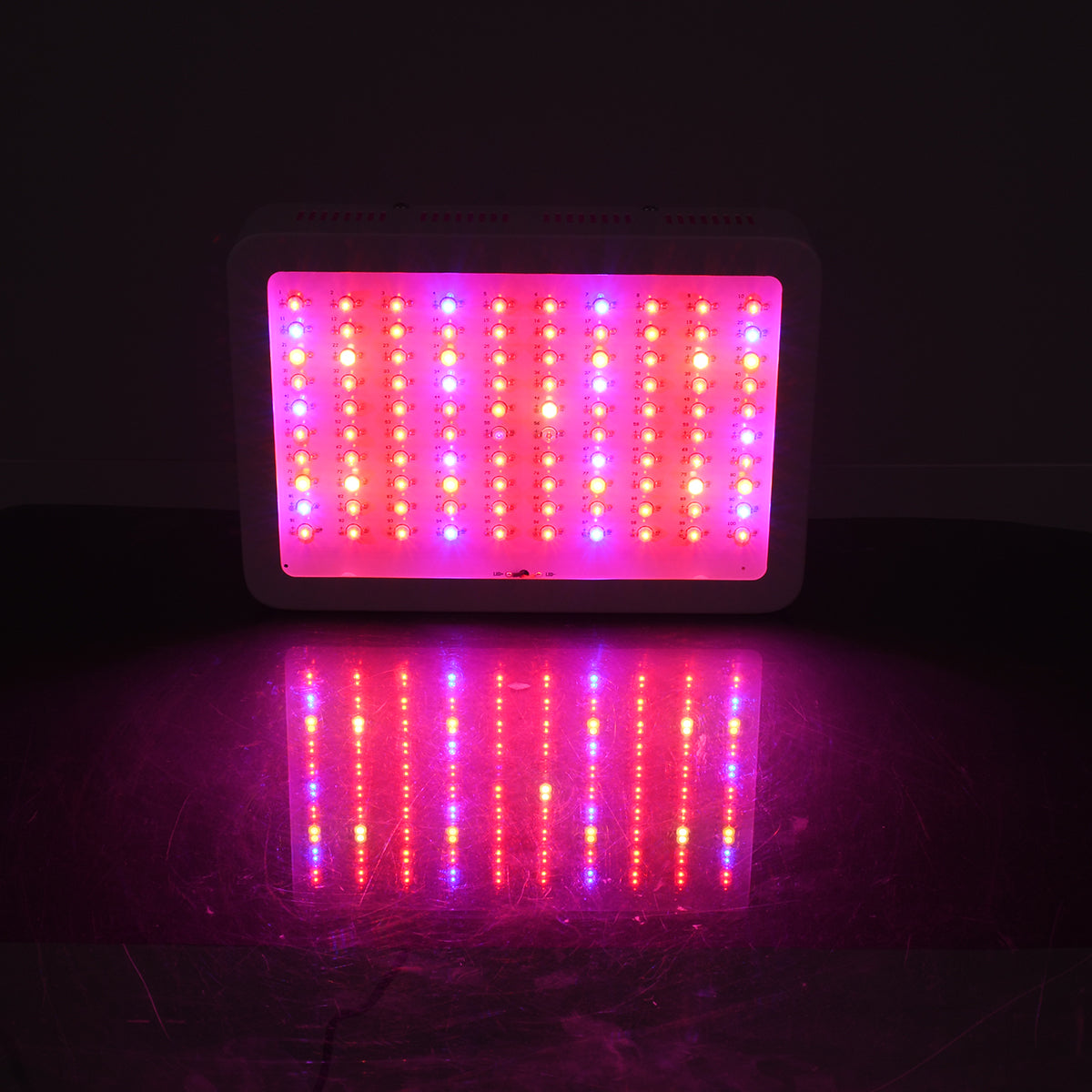 GloboStar® 85950 Grow Light Full Spectrum LED Φωτιστικό Ανάπτυξης Φυτών Θερμοκηπίου SMD 2835 1000W 160° AC230V IP54 Εσωτερικού Χώρου για Κάλυψη Επιφάνειας 1.5m x 1.5m Πλήρους Φάσματος Φωτισμού - ledmania.gr