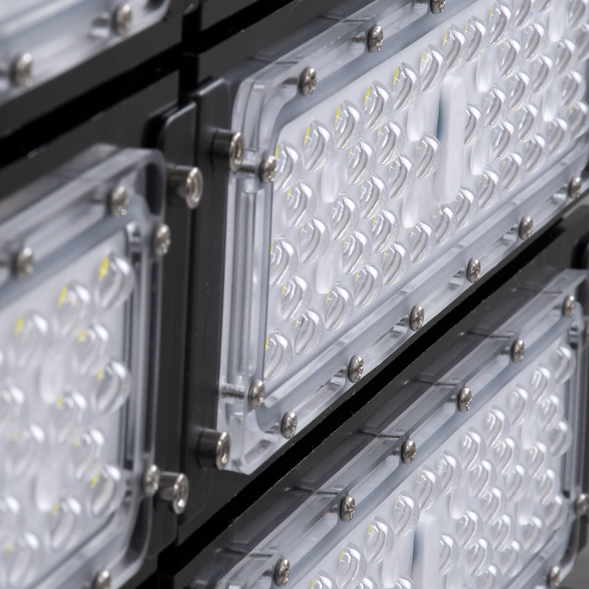 GLOBOSTAR® GOLIATH 90105 Προβολέας για Γήπεδα Tennis & Ποδοσφαίρου 5x5 LED 1000W 150000lm 75°x135° SDCM<5 Fish Eye Lens AC 220-240V Αδιάβροχο IP65 IK08 Φυσικό Λευκό 5000K - Lumileds SMD Chip & Mean Well Driver - Μαύρο Ματ - Μ62 x Π22 x Υ90cm - 5 Χρόνια...