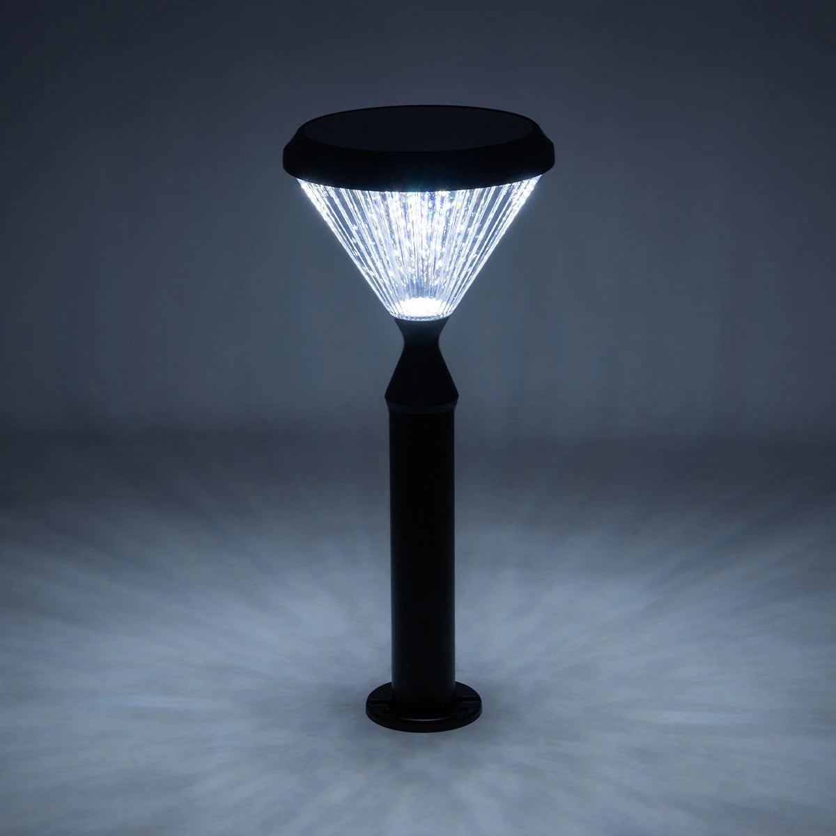 GLOBOSTAR® VEGGIE 90522 Φωτιστικό Κολωνάκι Κήπου LED 10W 500lm 120° με Ενσωματωμένο Φωτοβολταϊκό Panel 6V 2W & Επαναφορτιζόμενη Μπαταρία Li-ion 3.2V 6000mAh με Αισθητήρα Ημέρας-Νύχτας Αδιάβροχο IP65 Ψυχρό Λευκό 6000K - Sanan SMD Chip - Μαύρο - Μ26 x Π2...