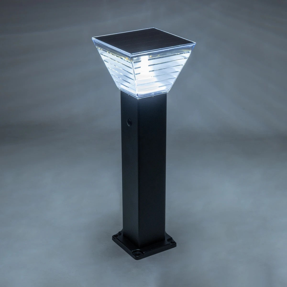 GLOBOSTAR® VEGGIE 90524 Φωτιστικό Κολωνάκι Κήπου LED 10W 500lm 120° με Ενσωματωμένο Φωτοβολταϊκό Panel 6V 2W & Επαναφορτιζόμενη Μπαταρία Li-ion 3.2V 6000mAh με Αισθητήρα Ημέρας-Νύχτας Αδιάβροχο IP65 All in One CCT 6000K-4500K - Sanan SMD Chip - Μαύρο -...