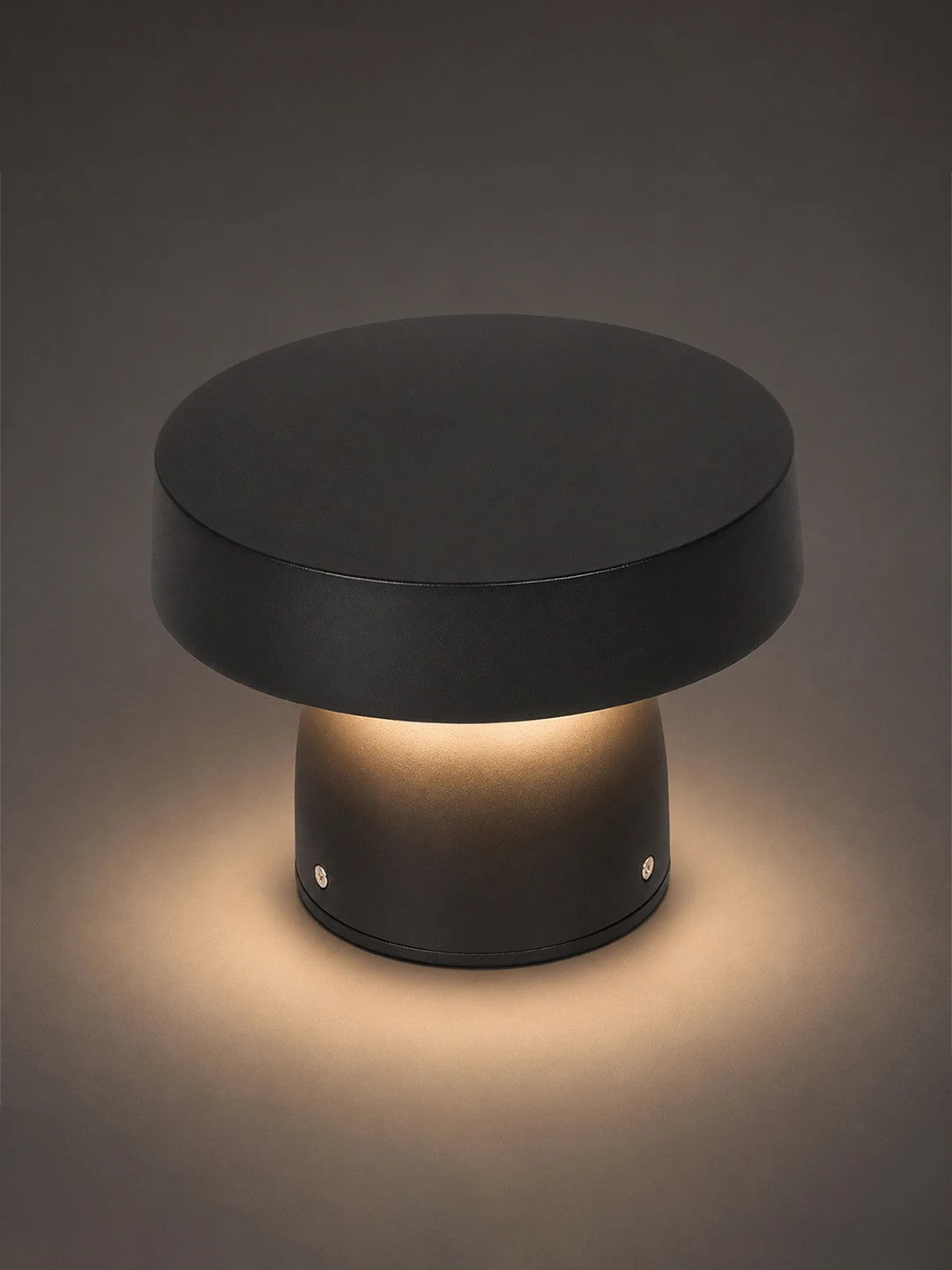 GLOBOSTAR® MUSH GLB-103-0016 Φωτιστικό Κολωνάκι Κήπου LED 12W 1080lm 90° AC 220-240V Αδιάβροχο IP65 Θερμό Λευκό 2700K - Sanan SMD Chip - Μαύρο Ματ - Μ18 x Π18 x Υ15cm - 3 Χρόνια Εγγύηση